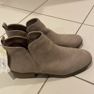 Universal Thread Ankle Bootie Taupe Women’s Size 10